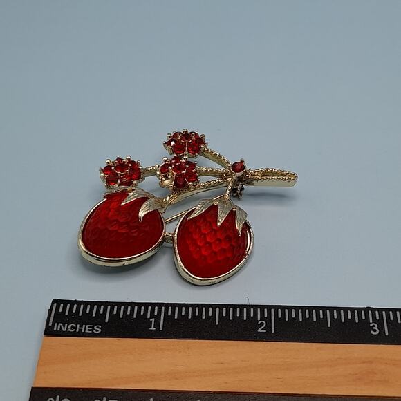 Vintage Sarah Coventry Strawberry Festival 1966 Brooch Luminous Red Strawberries - Picture 9 of 10
